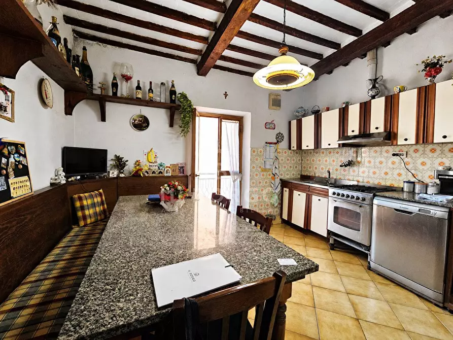 Immagine 1 di Appartamento in vendita  in Via Provinciale Lucchese 221-225 221-225 a Marliana