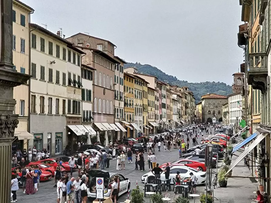 Immagine 4 di Negozio in vendita  in Piazza Mazzini 74 a Pescia
