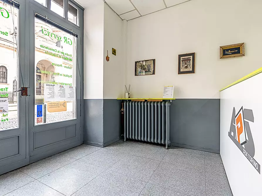Immagine 5 di Locale commerciale in vendita  in Via Della Consolata 17 a Torino