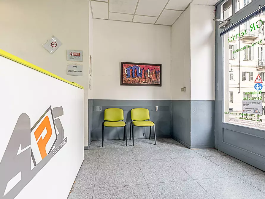 Immagine 7 di Locale commerciale in vendita  in Via Della Consolata 17 a Torino