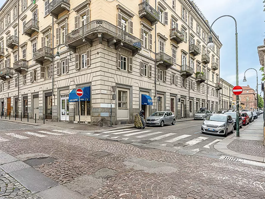 Immagine 4 di Locale commerciale in vendita  in Via Della Consolata 17 a Torino