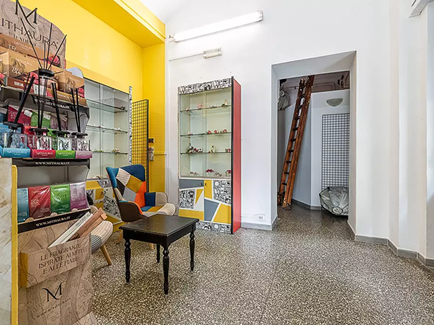 Immagine 7 di Locale commerciale in vendita  in Via Della Consolata 17 a Torino