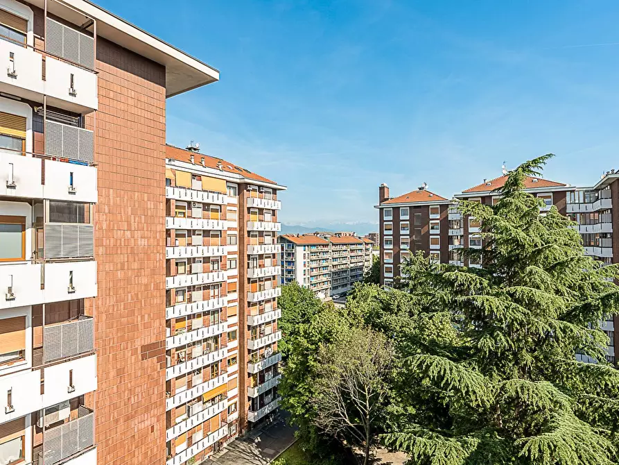 Immagine 35 di Appartamento in vendita  in corso Salvemini 8 a Torino