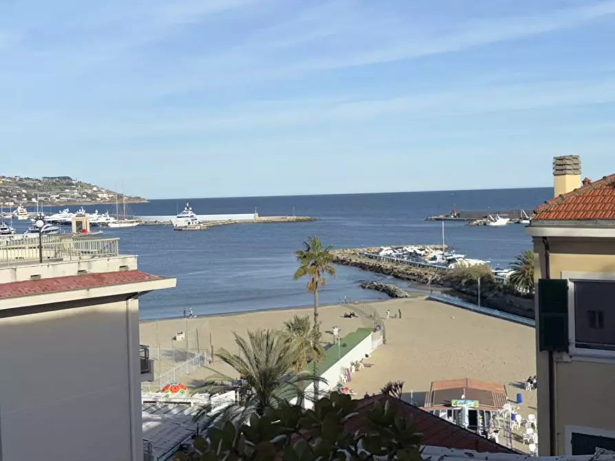 Immagine 2 di Appartamento in vendita  in corso Nazario Sauro 61 a San Remo