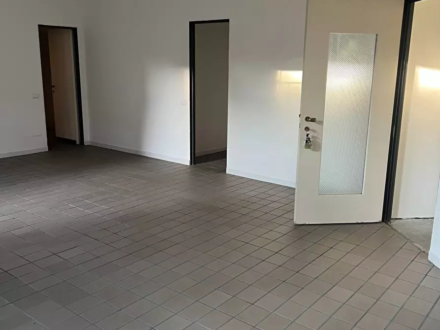 Immagine 11 di Ufficio in affitto  in via Villa 1 a Monza