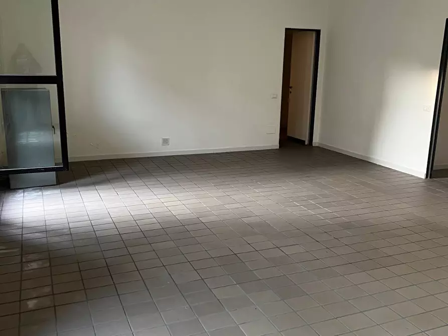 Immagine 13 di Ufficio in affitto  in via Villa 1 a Monza