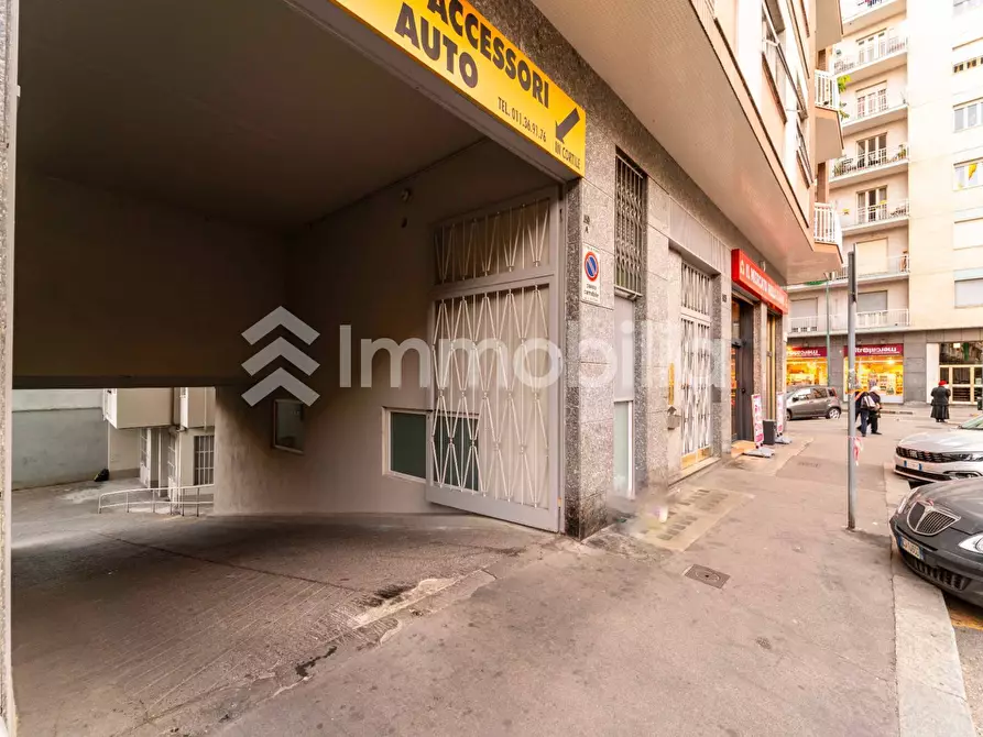 Immagine 3 di Magazzino in vendita  in Piazza Carlo Montanari 145 a Torino