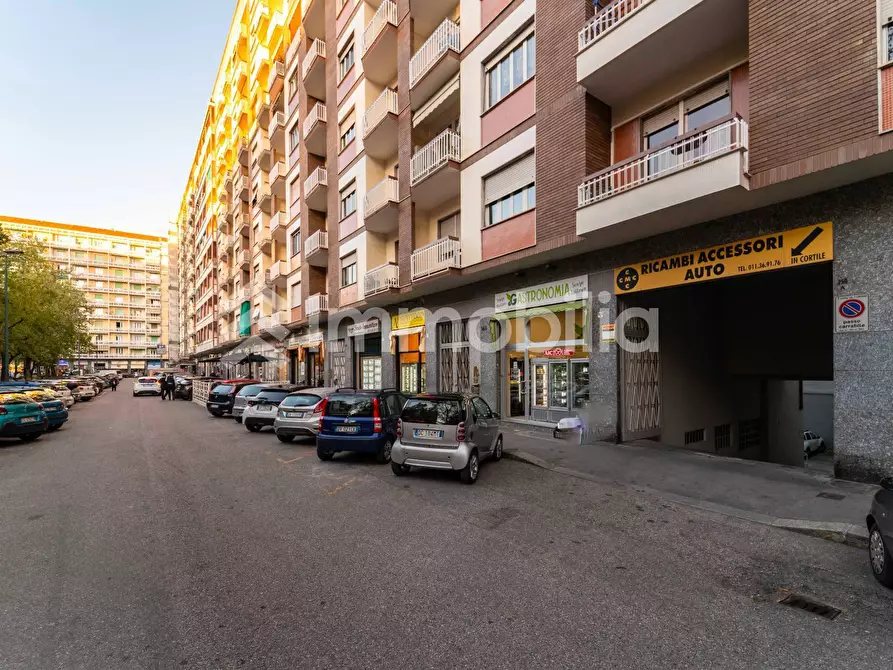 Immagine 2 di Magazzino in vendita  in Piazza Carlo Montanari 145 a Torino