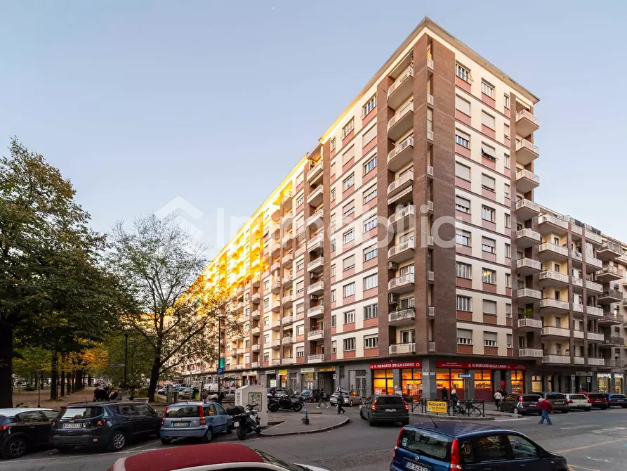 Immagine 1 di Magazzino in vendita  in Piazza Carlo Montanari 145 a Torino