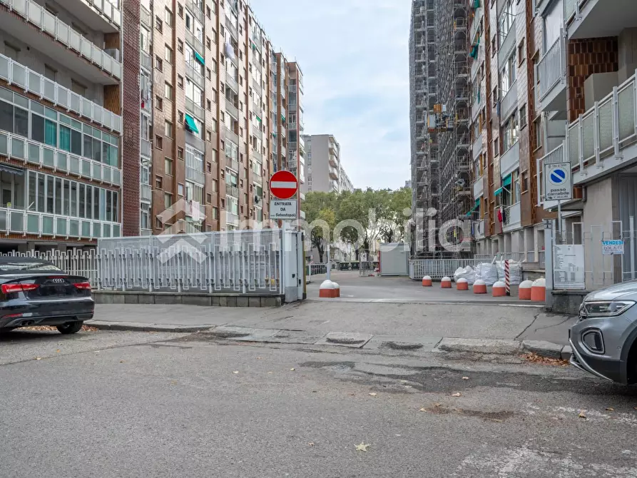 Immagine 3 di Magazzino in vendita  in Corso Sebastopoli 306 a Torino