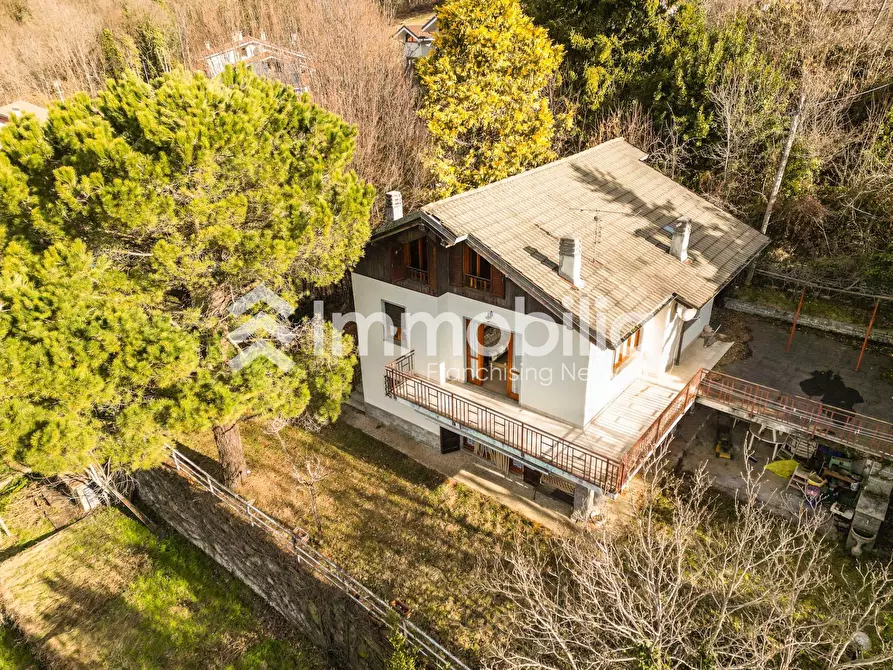 Immagine 1 di Villa in vendita  in Frazione Caserme 65 a Villar Perosa