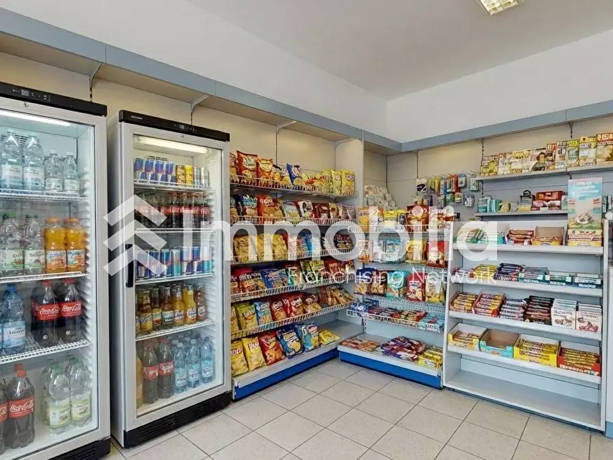 Immagine 4 di Locale commerciale in vendita  in Corso Regina Margherita 191 a Torino