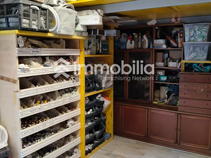Immagine 3 di Magazzino in vendita  in Via Limone 13 a Torino