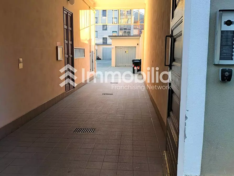 Immagine 9 di Magazzino in vendita  in Via Limone 13 a Torino