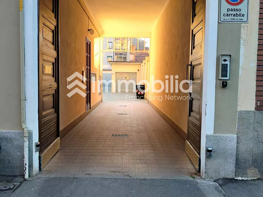 Immagine 1 di Magazzino in vendita  in Via Limone 13 a Torino