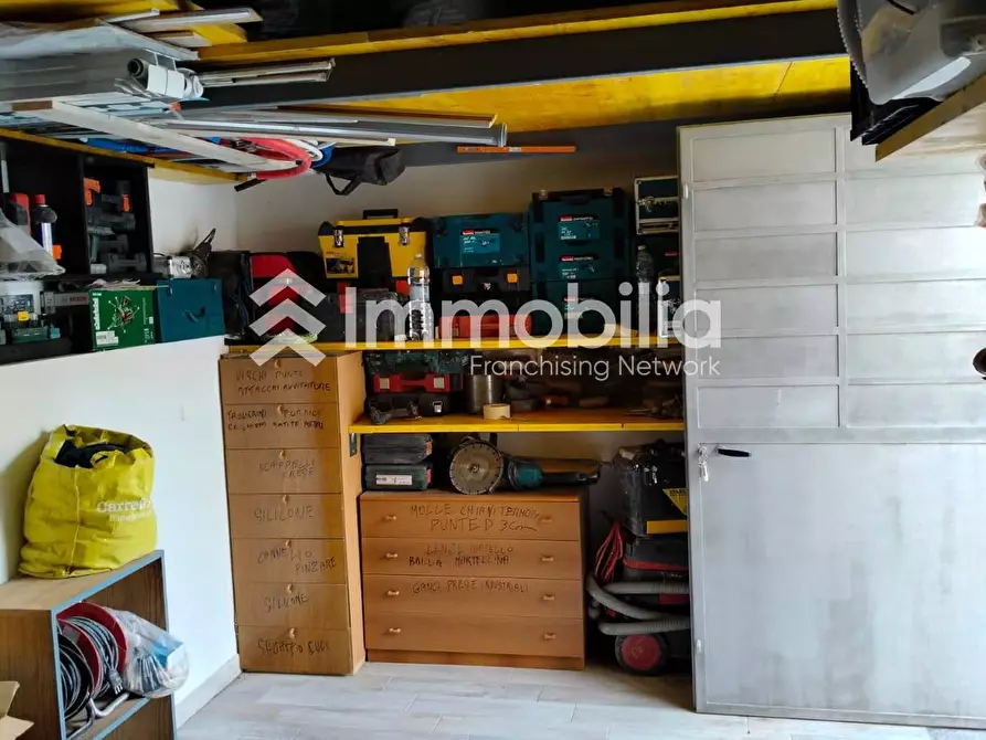 Immagine 4 di Magazzino in vendita  in Via Limone 13 a Torino