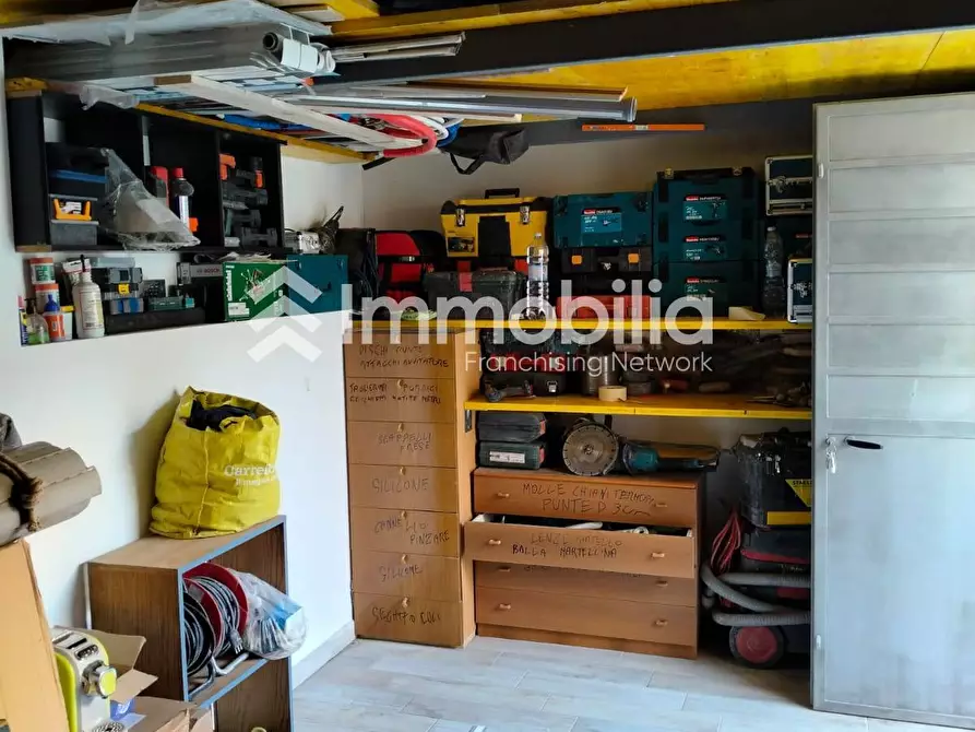 Immagine 5 di Magazzino in vendita  in Via Limone 13 a Torino