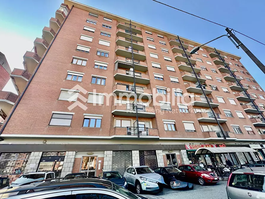 Immagine 11 di Appartamento in vendita  in PIAZZA BASILICATA 6 a Torino