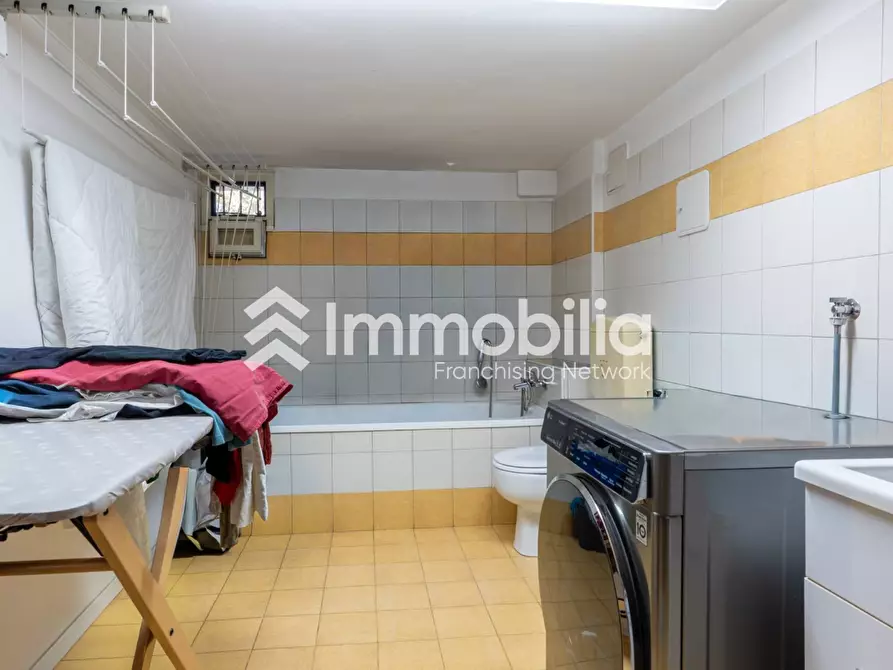 Immagine 37 di Villa in vendita  in Via Guido Reni 96 a Torino