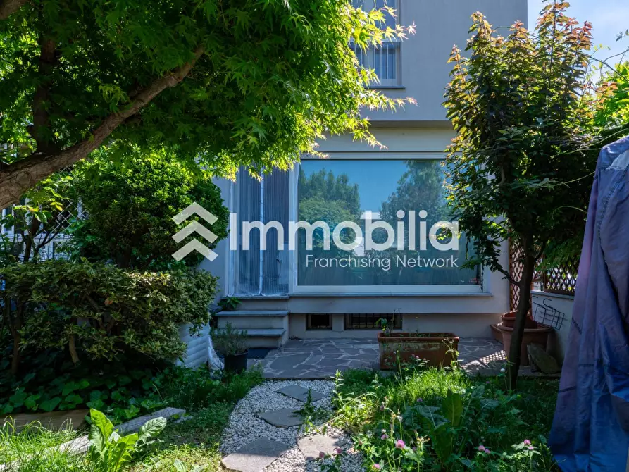 Immagine 40 di Villa in vendita  in Via Guido Reni 96 a Torino