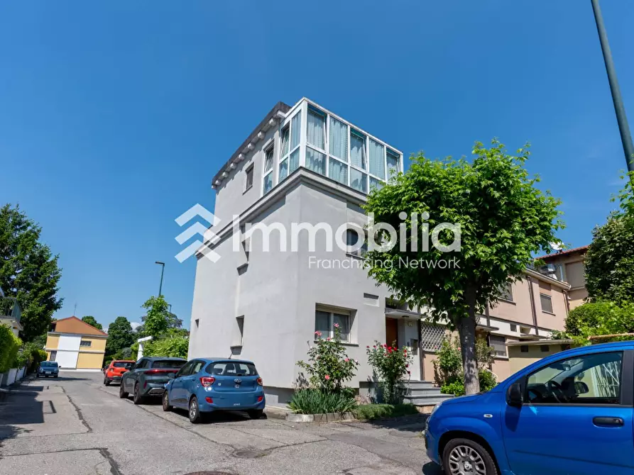 Immagine 1 di Villa in vendita  in Via Guido Reni 96 a Torino