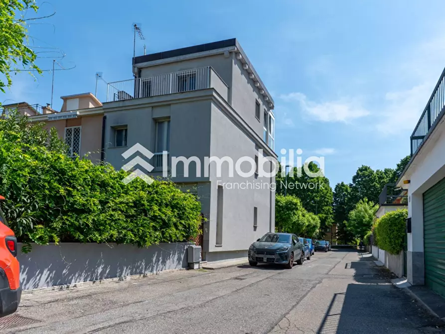 Immagine 46 di Villa in vendita  in Via Guido Reni 96 a Torino