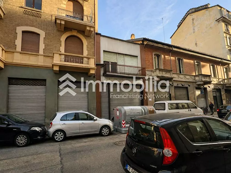 Immagine 1 di Locale commerciale in vendita  in Via Saluzzo 11 a Torino