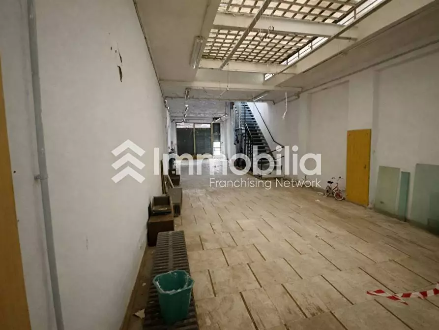 Immagine 2 di Locale commerciale in vendita  in Via Saluzzo 11 a Torino