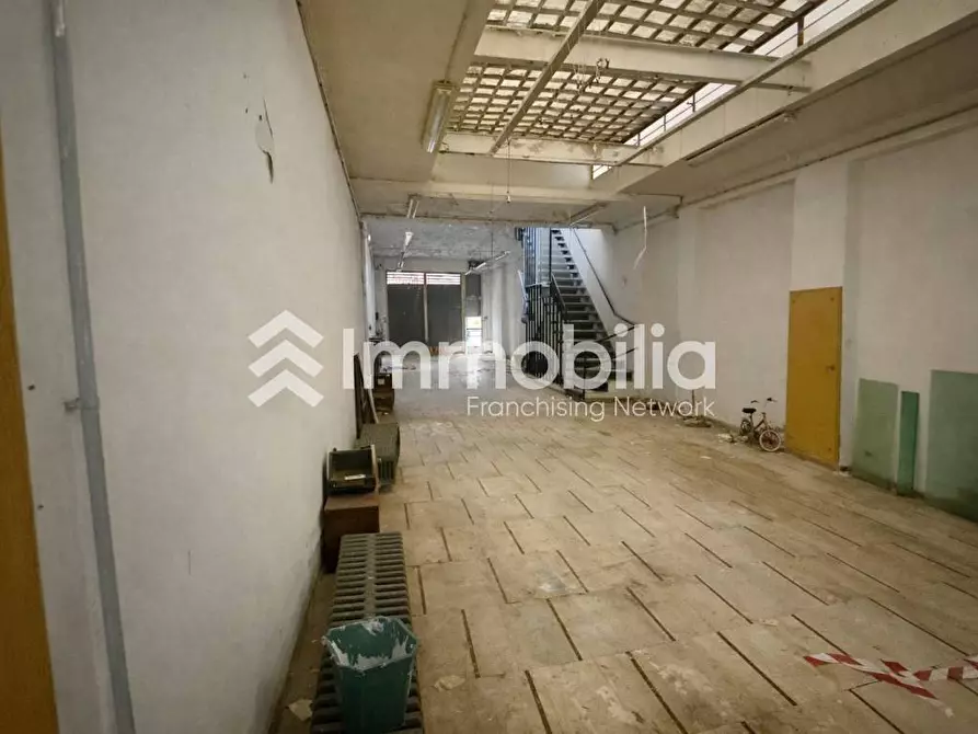 Immagine 3 di Locale commerciale in vendita  in Via Saluzzo 11 a Torino