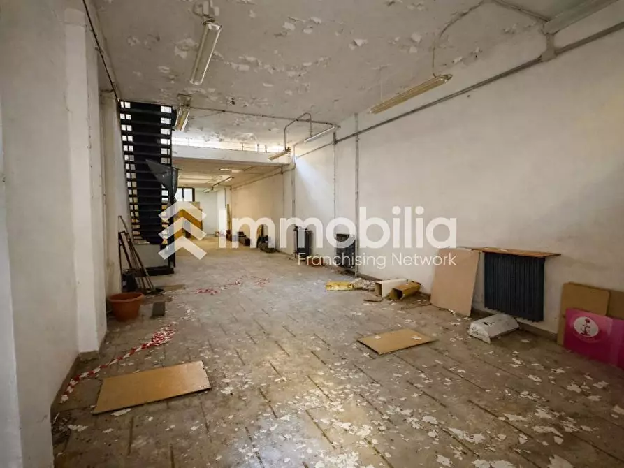 Immagine 4 di Locale commerciale in vendita  in Via Saluzzo 11 a Torino