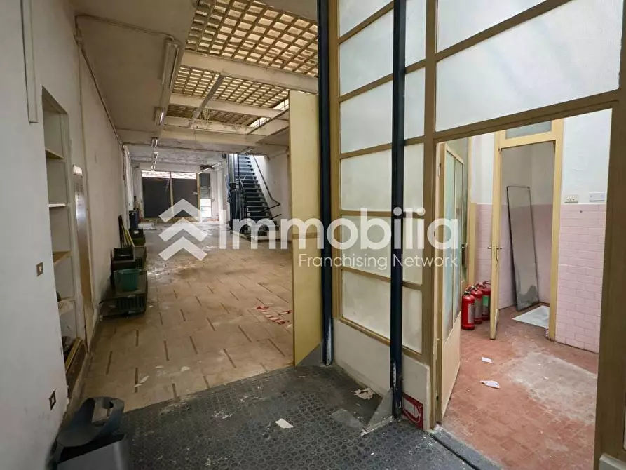 Immagine 6 di Locale commerciale in vendita  in Via Saluzzo 11 a Torino