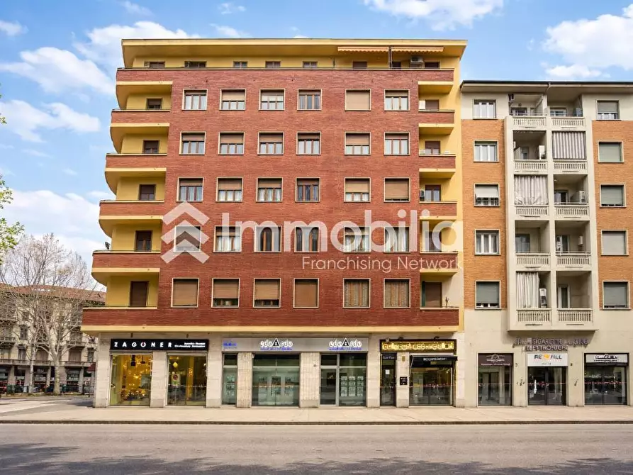 Immagine 13 di Appartamento in vendita  in Corso Duca Degli Abruzzi 91 a Torino