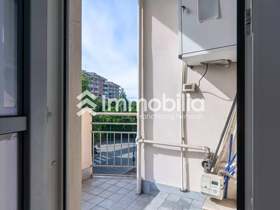 Immagine 11 di Appartamento in vendita  in Piazza Conti Di Rebaudengo 2 a Torino