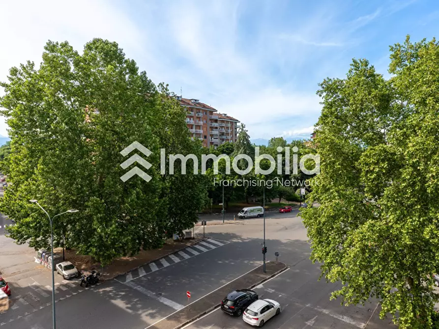 Immagine 13 di Appartamento in vendita  in Piazza Conti Di Rebaudengo 2 a Torino