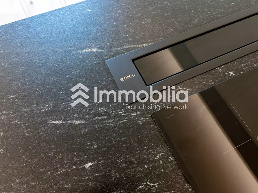 Immagine 12 di Appartamento in vendita  in Corso Duca Degli Abruzzi 58 a Torino