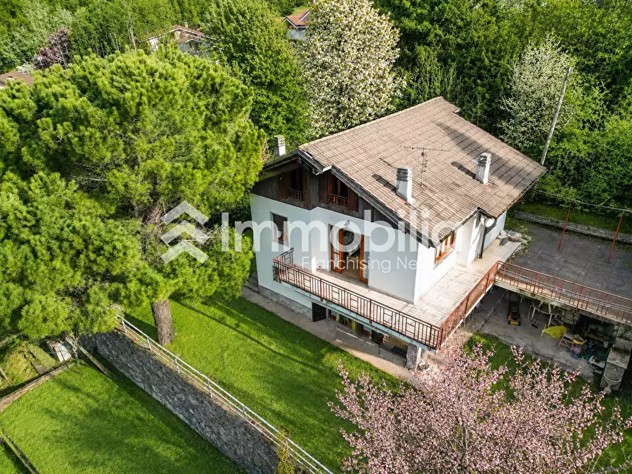 Immagine 1 di Villa in vendita  in Frazione Caserme 65 a Villar Perosa
