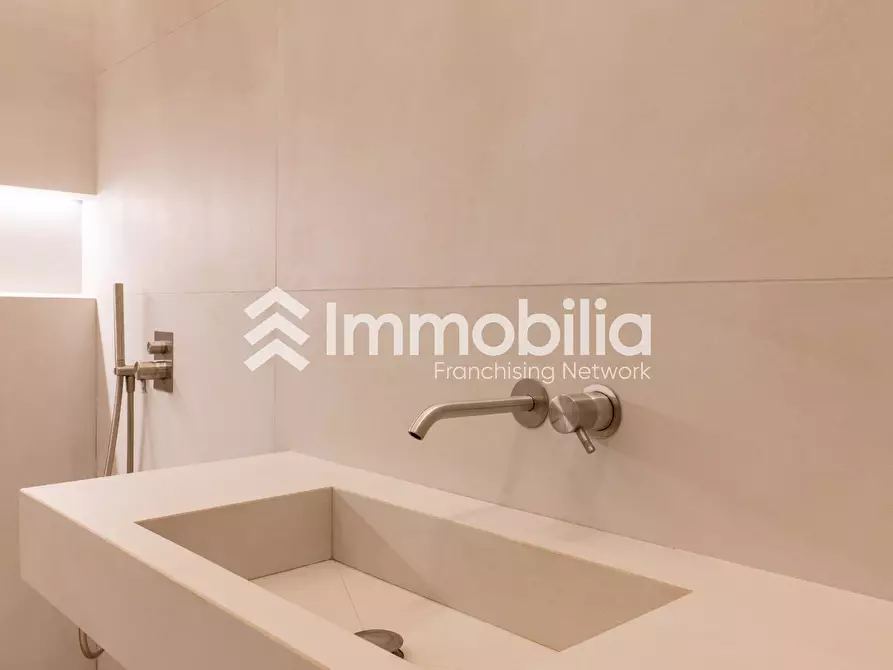 Immagine 33 di Appartamento in vendita  in Corso Duca Degli Abruzzi 58 a Torino
