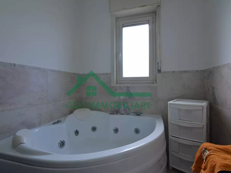 Immagine 43 di Villa in vendita  in Via Milano a Mascalucia