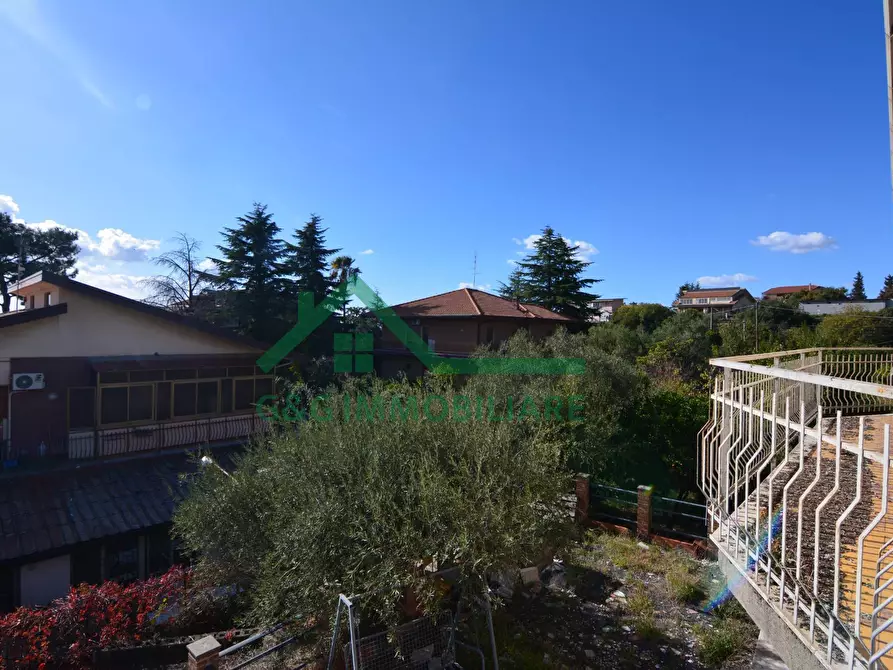 Immagine 63 di Villa in vendita  in Via Milano a Mascalucia