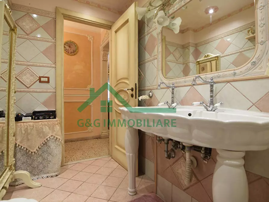 Immagine 18 di Appartamento in vendita  in Viale Moncada a Catania