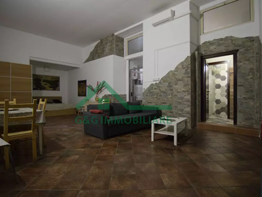 Immagine 3 di Loft/Open space in vendita  in Via Vittorio Emanuele II a Catania