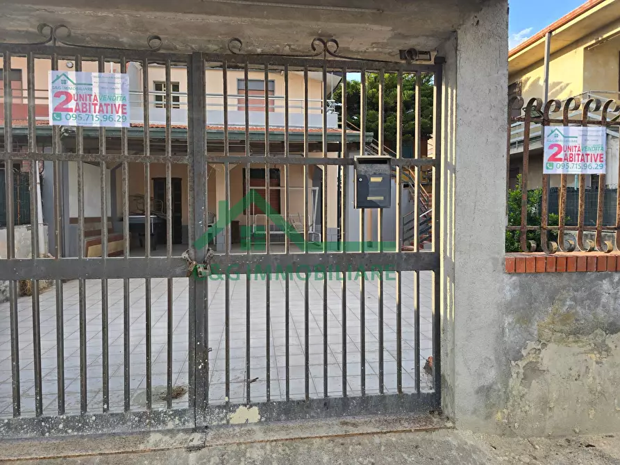 Immagine 2 di Casa indipendente in vendita  in Via Zinnia a Catania