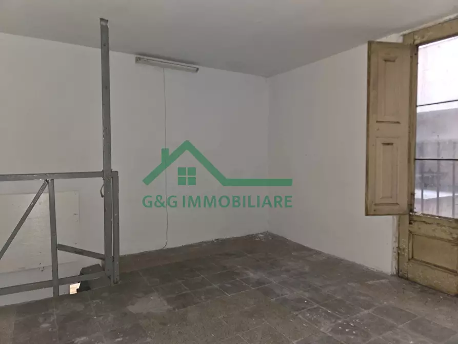 Immagine 17 di Locale commerciale in vendita  in Via Vincenzo Giuffrida a Catania