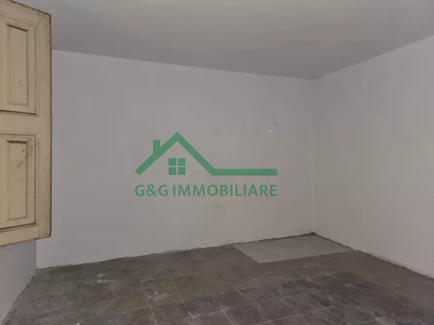 Immagine 19 di Locale commerciale in vendita  in Via Vincenzo Giuffrida a Catania