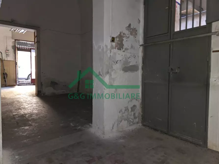 Immagine 15 di Locale commerciale in vendita  in Via Vincenzo Giuffrida a Catania