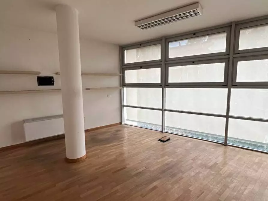 Immagine 1 di Ufficio in vendita  in Via Giuseppe Giacosa a Bologna
