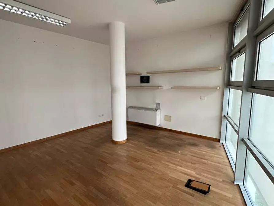 Immagine 2 di Ufficio in vendita  in Via Giuseppe Giacosa a Bologna