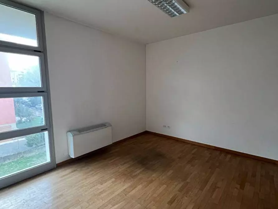 Immagine 4 di Ufficio in vendita  in Via Giuseppe Giacosa a Bologna