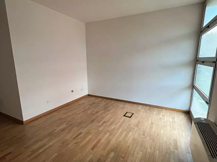 Immagine 7 di Ufficio in vendita  in Via Giuseppe Giacosa a Bologna