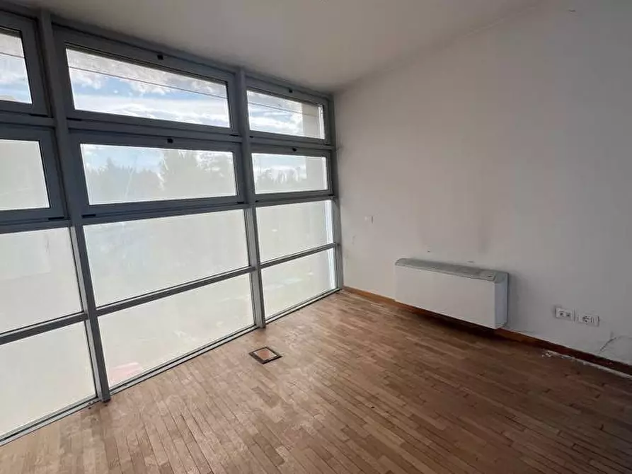 Immagine 9 di Ufficio in vendita  in Via Giuseppe Giacosa a Bologna
